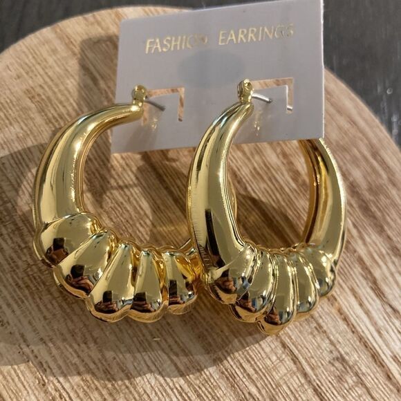 NWT Fashion Earrings Textured Hoop Earrings -‎ Gold tone - Picture 4 of 9
